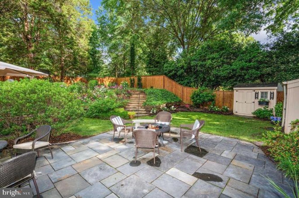 Image 33 of property listing at 9005 GREYLOCK ST, Alexandria, VA 22308