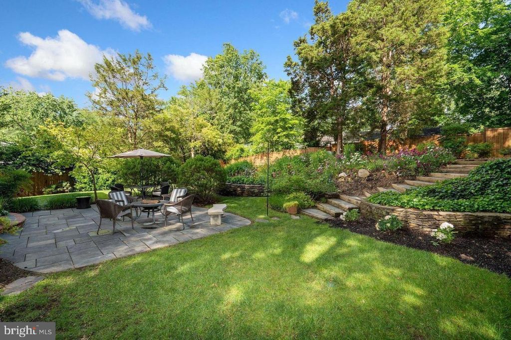 Image 34 of property listing at 9005 GREYLOCK ST, Alexandria, VA 22308