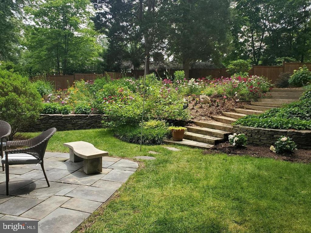 Image 35 of property listing at 9005 GREYLOCK ST, Alexandria, VA 22308