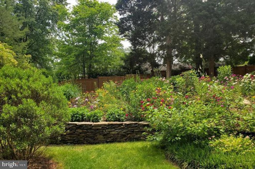 Image 36 of property listing at 9005 GREYLOCK ST, Alexandria, VA 22308