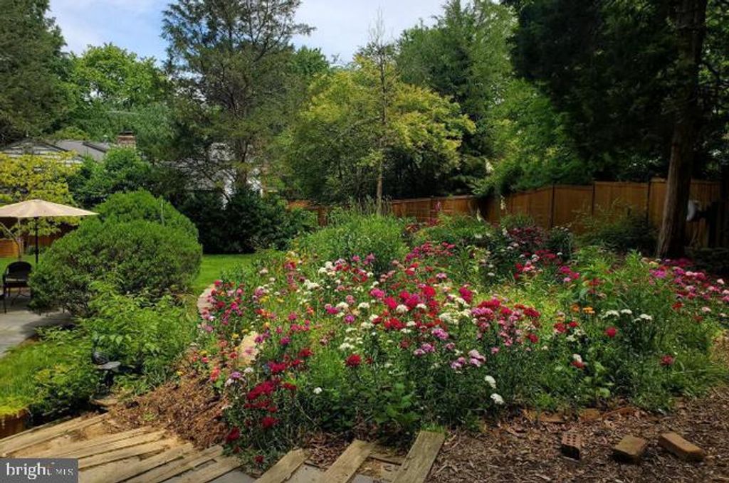 Image 37 of property listing at 9005 GREYLOCK ST, Alexandria, VA 22308