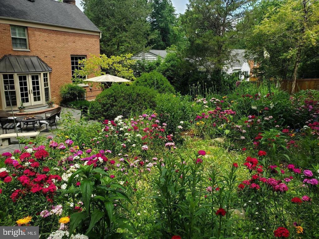 Image 38 of property listing at 9005 GREYLOCK ST, Alexandria, VA 22308