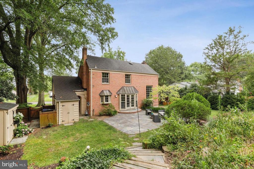 Image 42 of property listing at 9005 GREYLOCK ST, Alexandria, VA 22308