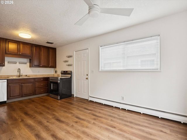 3332 Se 9TH Ave, Portland, OR 97202