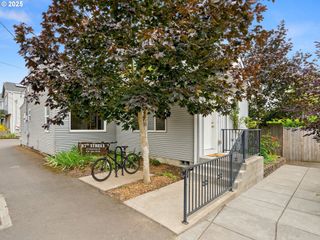 2536 Se 87TH Ave, Portland, OR 97266