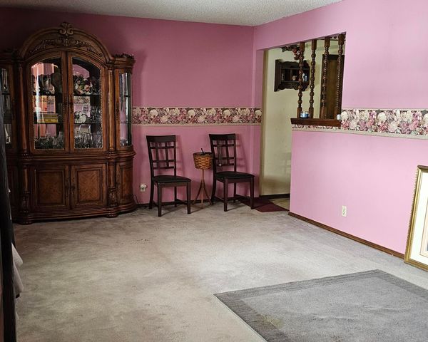 2420 N Edgemoor St, Wichita, KS 67220