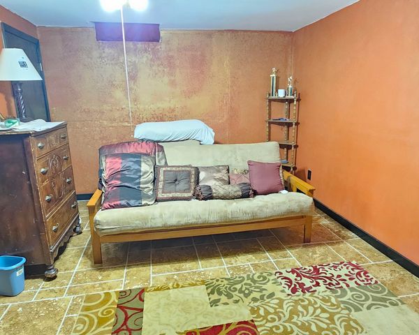 2420 N Edgemoor St, Wichita, KS 67220