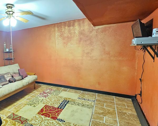 2420 N Edgemoor St, Wichita, KS 67220