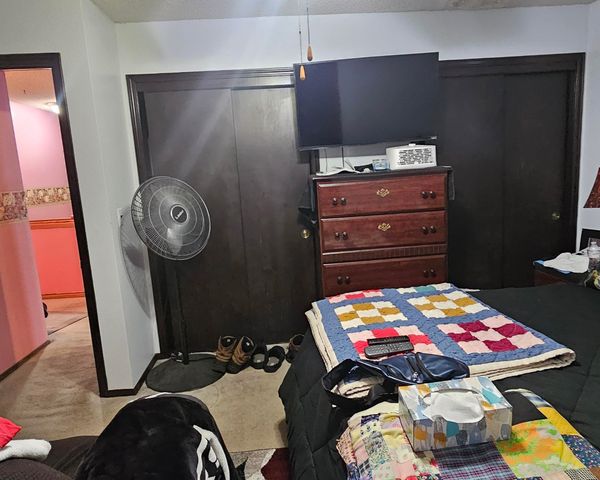 2420 N Edgemoor St, Wichita, KS 67220