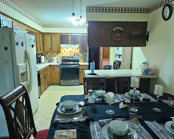 2420 N Edgemoor St, Wichita, KS 67220