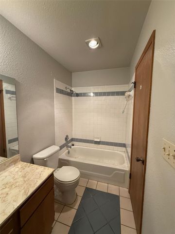 7601 St Amant PL A, Austin, TX 78749