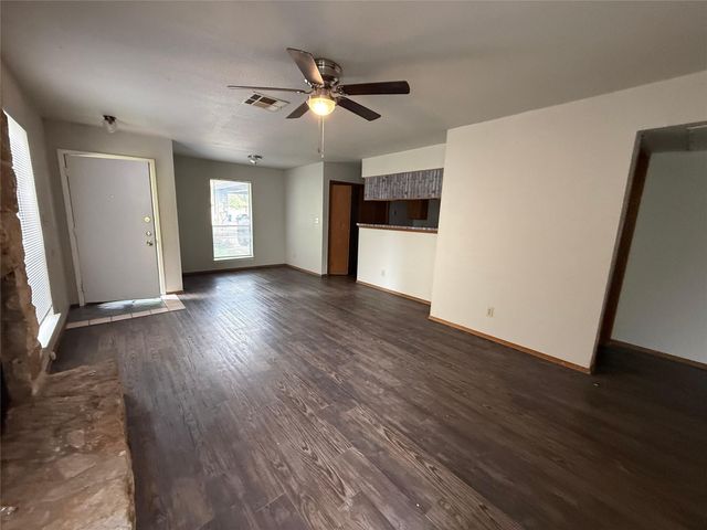 7601 St Amant PL A, Austin, TX 78749