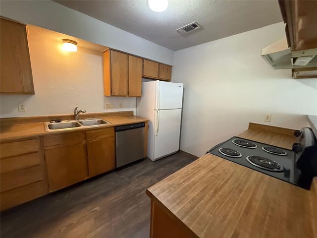 7601 St Amant PL A, Austin, TX 78749