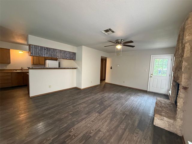 7601 St Amant PL A, Austin, TX 78749