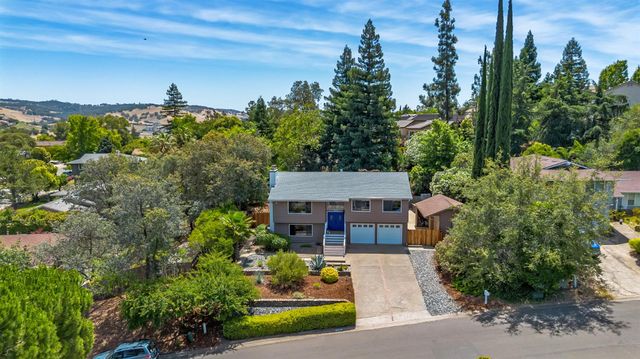 924 Yosemite Ln, El Dorado Hills, CA 95762
