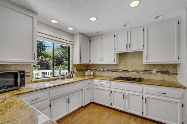 924 Yosemite Ln, El Dorado Hills, CA 95762
