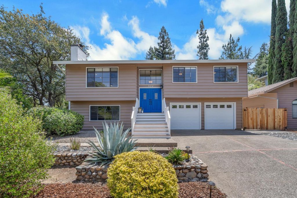 924 Yosemite Ln, El Dorado Hills, CA 95762