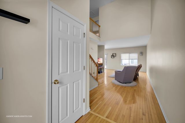 2295 STOUGHTON Drive, Aurora, IL 60502