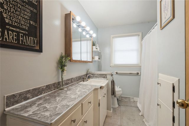 508 Valley Street, Center Point, IA 52213