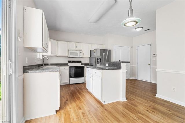 1576 Stewards WAY, Virginia Beach, VA 23453
