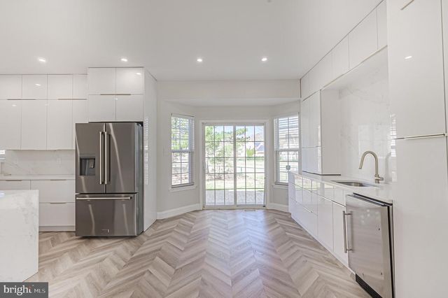 11 CHANCELLOR PARK DR, Mays Landing, NJ 08330