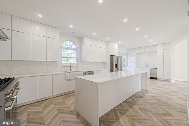 11 CHANCELLOR PARK DR, Mays Landing, NJ 08330