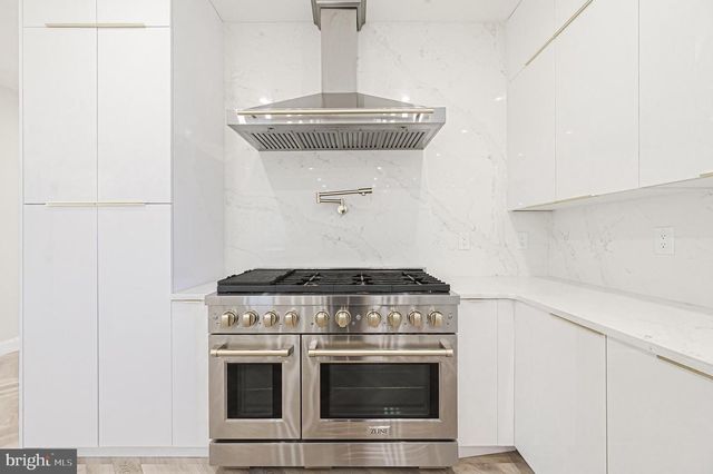 11 CHANCELLOR PARK DR, Mays Landing, NJ 08330
