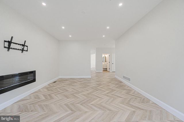 11 CHANCELLOR PARK DR, Mays Landing, NJ 08330