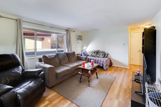 7410 W 111th Street 310, Worth, IL 60482