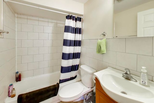 7410 W 111th Street 310, Worth, IL 60482