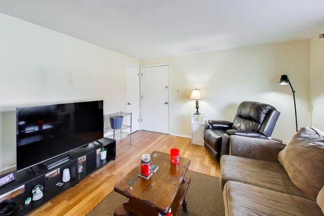 7410 W 111th Street 310, Worth, IL 60482