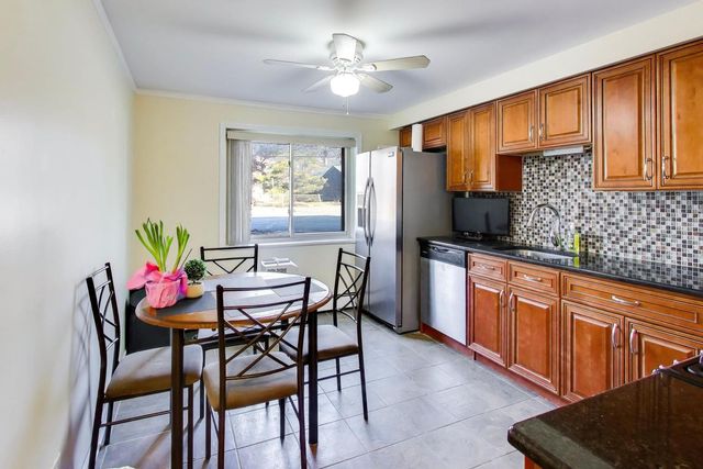 7410 W 111th Street 310, Worth, IL 60482