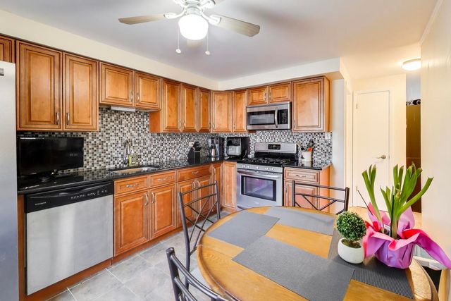 7410 W 111th Street 310, Worth, IL 60482