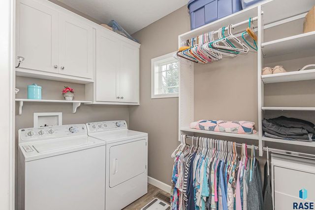 3233 S Manifold Ave Avenue, Sioux Falls, SD 57110