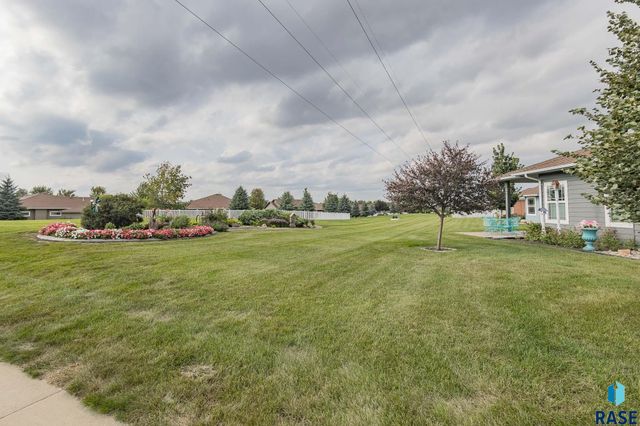 3233 S Manifold Ave Avenue, Sioux Falls, SD 57110