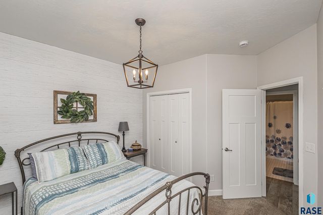 3233 S Manifold Ave Avenue, Sioux Falls, SD 57110