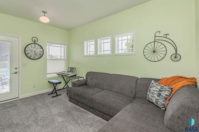 3233 S Manifold Ave Avenue, Sioux Falls, SD 57110