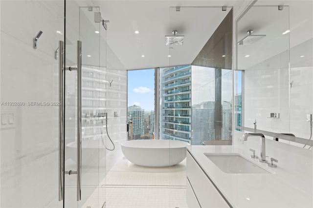 300 Biscayne Boulevard Way 4007W, Miami, FL 33131