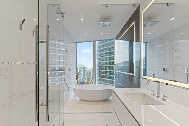 300 Biscayne Boulevard Way 4007W, Miami, FL 33131