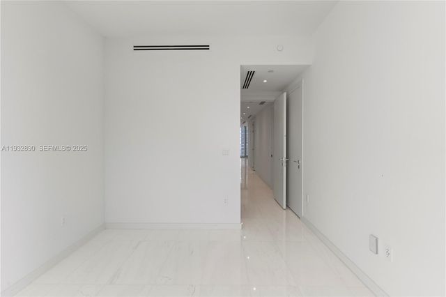 300 Biscayne Boulevard Way 4007W, Miami, FL 33131