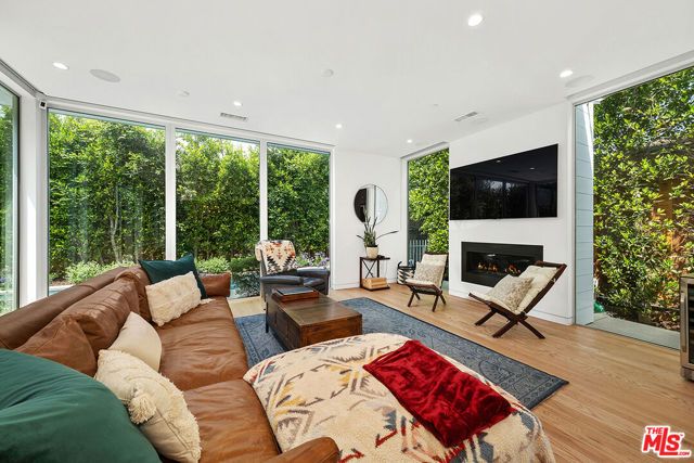 3715 Meier Street, Los Angeles, CA 90066