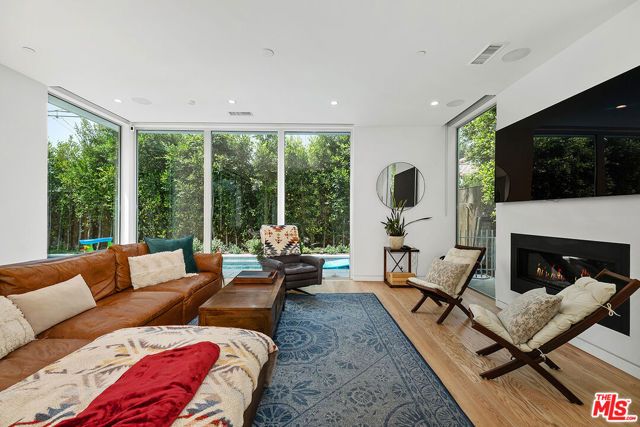3715 Meier Street, Los Angeles, CA 90066