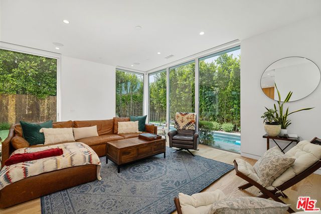 3715 Meier Street, Los Angeles, CA 90066