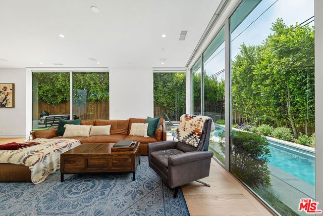 3715 Meier Street, Los Angeles, CA 90066