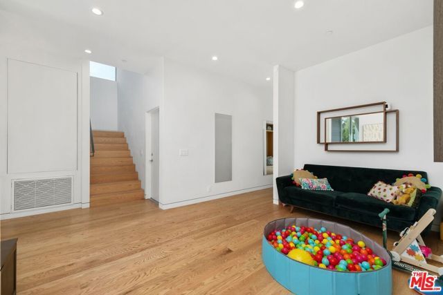 3715 Meier Street, Los Angeles, CA 90066