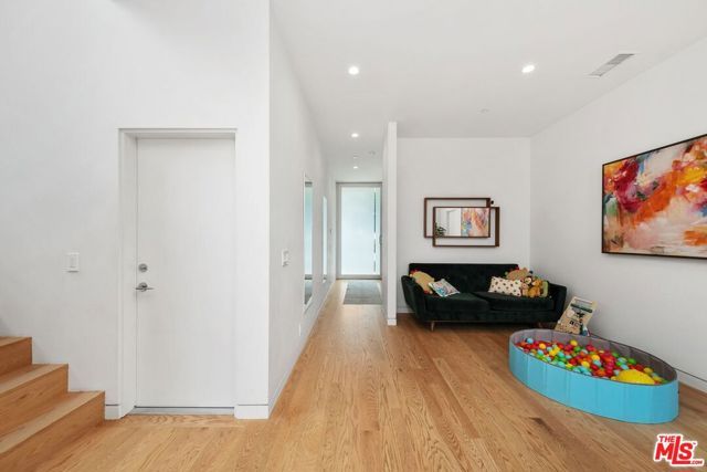3715 Meier Street, Los Angeles, CA 90066