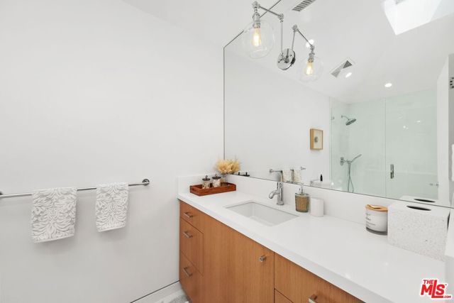 3715 Meier Street, Los Angeles, CA 90066