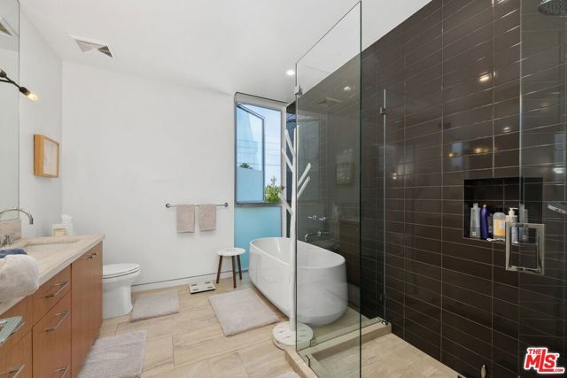3715 Meier Street, Los Angeles, CA 90066