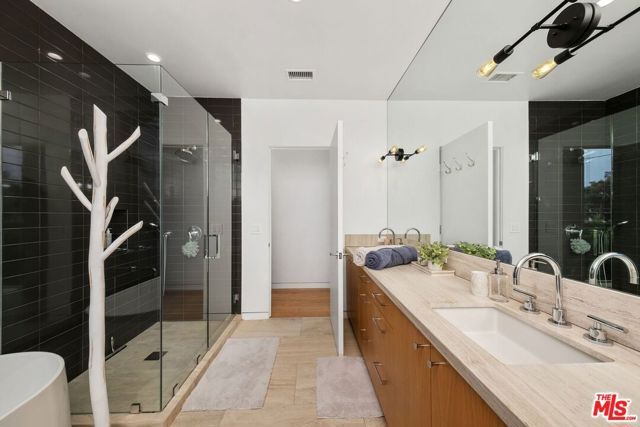 3715 Meier Street, Los Angeles, CA 90066