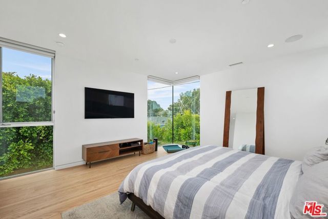 3715 Meier Street, Los Angeles, CA 90066